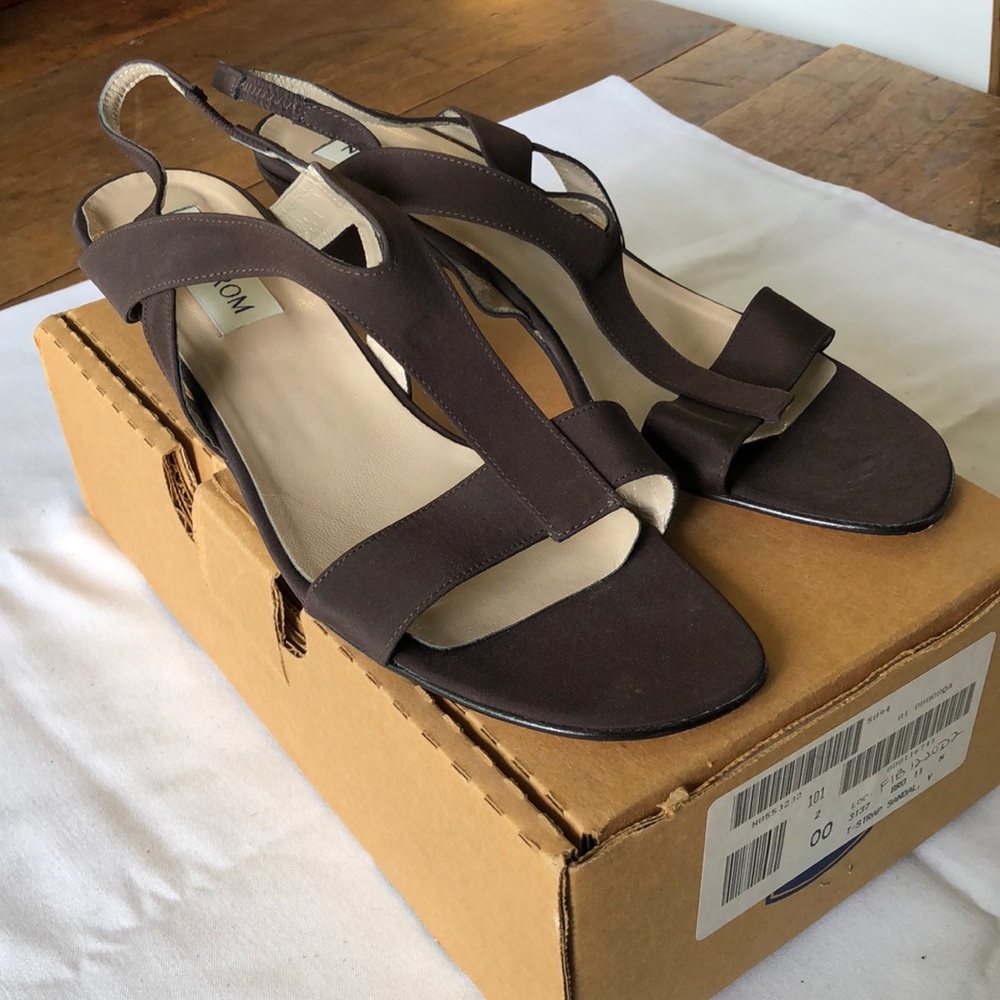 Nordstrom brown t strap sandals, dressy sandald